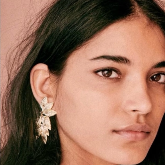 Sezane Bianca gold leaf drop earrings RARE - Picture 8 of 11